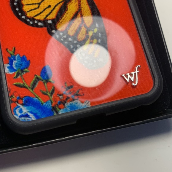 Wildflower limited edition butterfly phone case iPhone 6s Plus. - Picture 6 of 9
